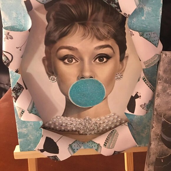 Canvas Art-Audrey Hepburn-Bubble Gum Audrey-Canvas-Gift-Photo Art Busted Canvas - Picture 3 of 3